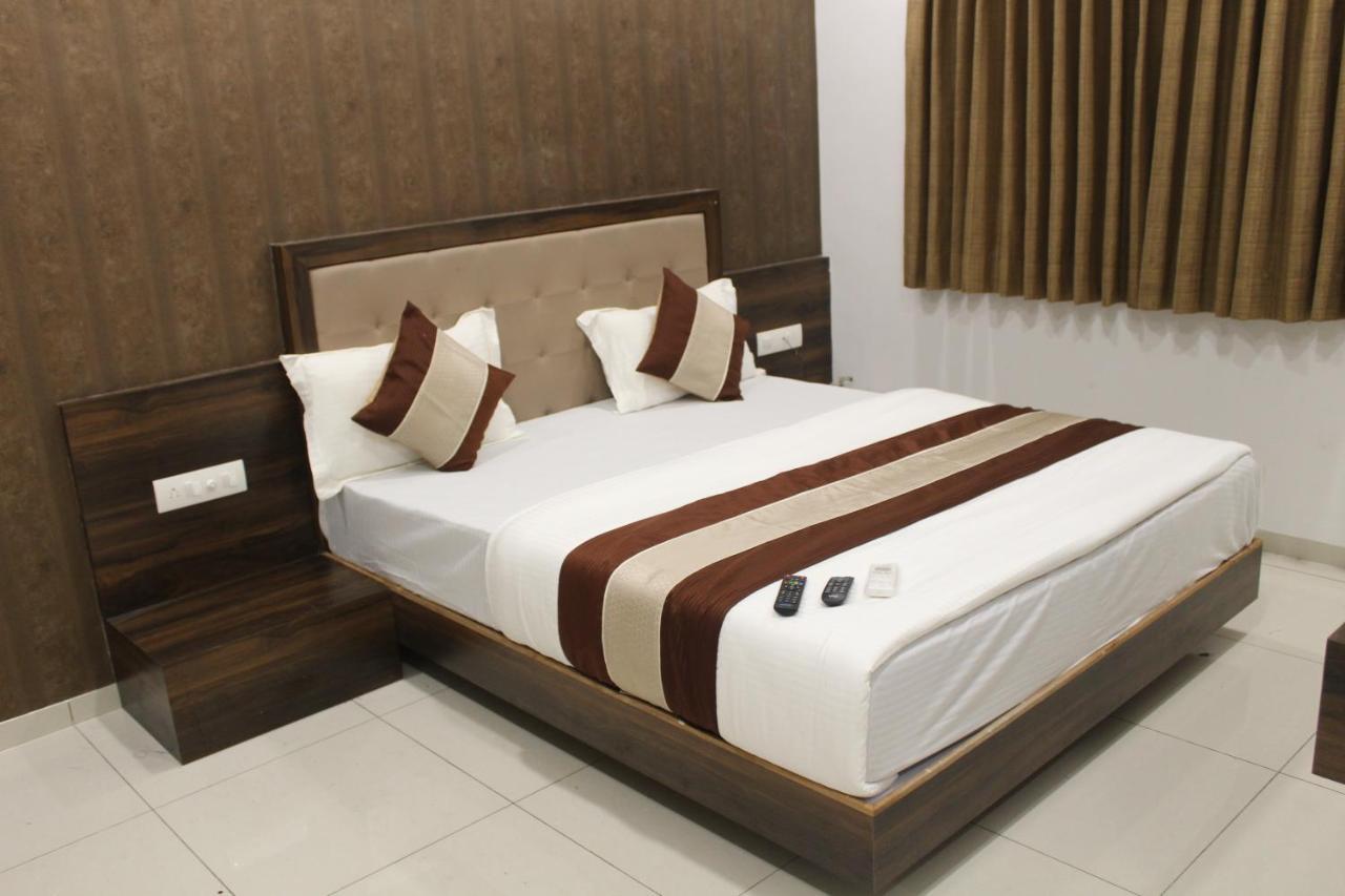 Hotel Nilay Дварка Экстерьер фото
